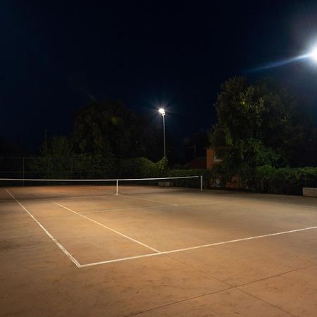 Guesthouse "Barboska" - Big Outdoor Swimming Pool & Private Tennis Court 沃德年 外观 照片