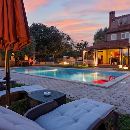Guesthouse "Barboska" - Big Outdoor Swimming Pool & Private Tennis Court 沃德年 外观 照片