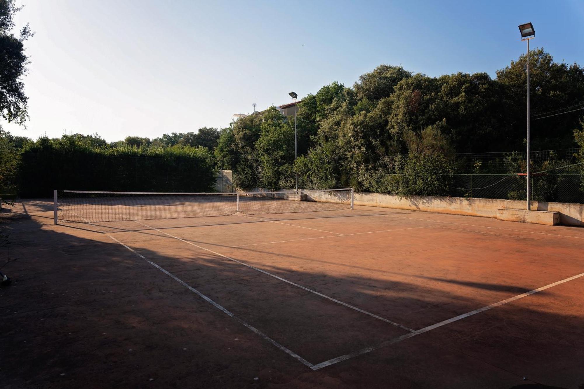 Guesthouse "Barboska" - Big Outdoor Swimming Pool & Private Tennis Court 沃德年 外观 照片