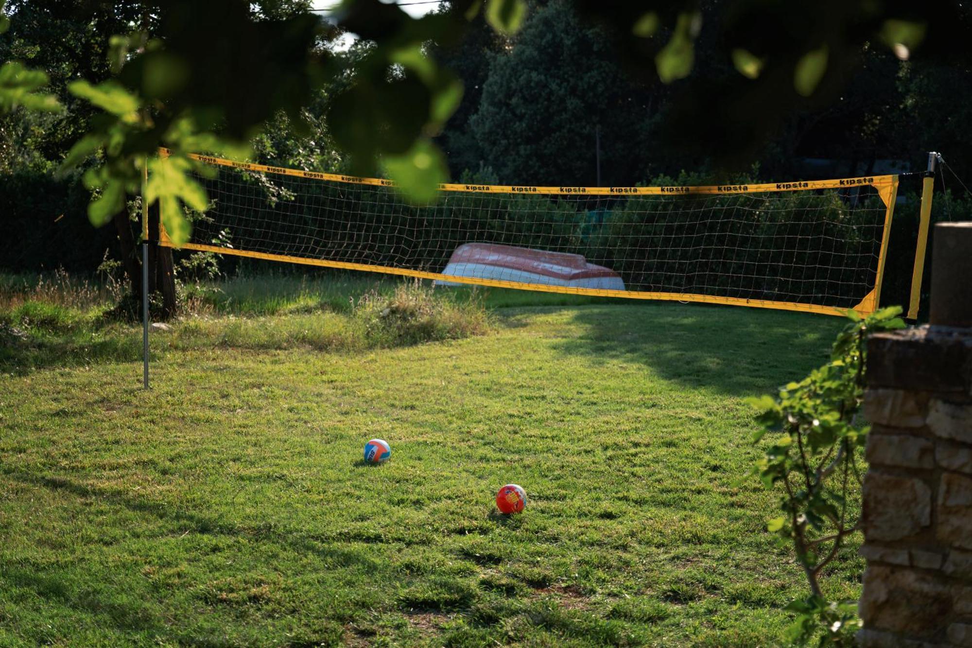 Guesthouse "Barboska" - Big Outdoor Swimming Pool & Private Tennis Court 沃德年 外观 照片