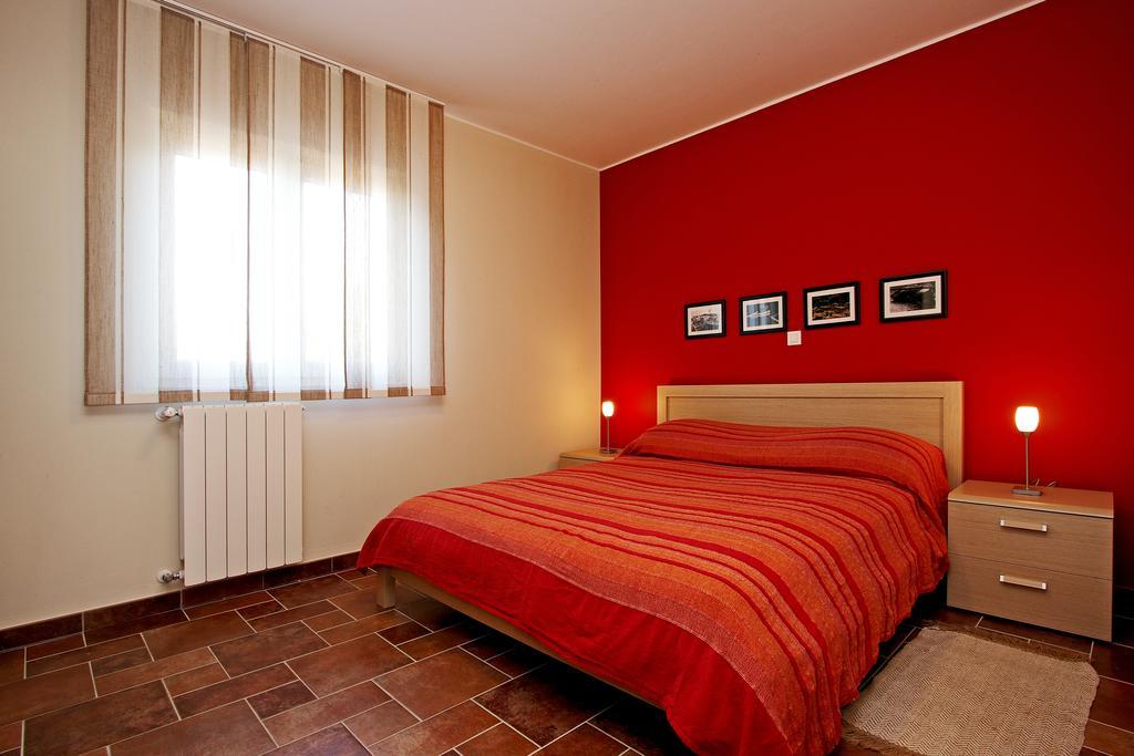 Guesthouse "Barboska" - Big Outdoor Swimming Pool & Private Tennis Court 沃德年 客房 照片