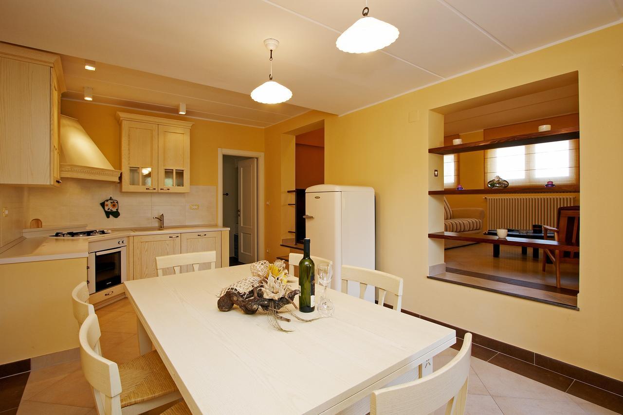 Guesthouse "Barboska" - Big Outdoor Swimming Pool & Private Tennis Court 沃德年 客房 照片