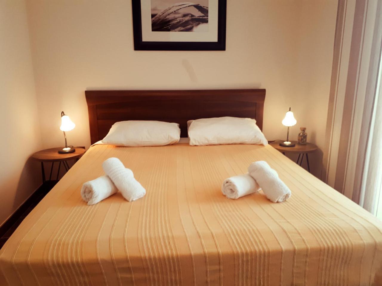 Guesthouse "Barboska" - Big Outdoor Swimming Pool & Private Tennis Court 沃德年 外观 照片